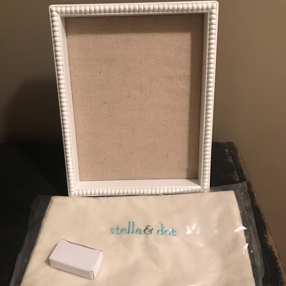 Stella & Dot jewelry frame